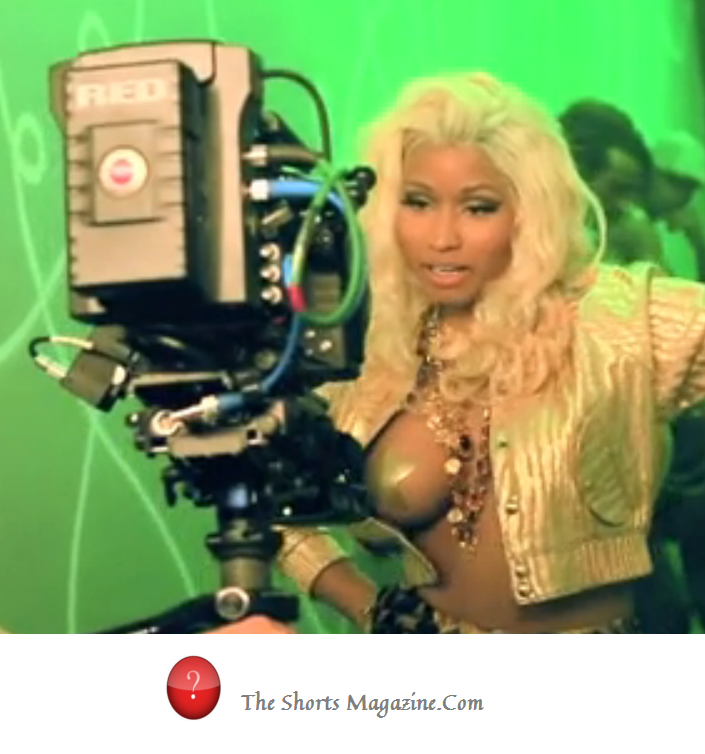 Nicki Minaj stars boobs
