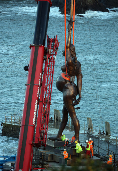 giant naked lady statue