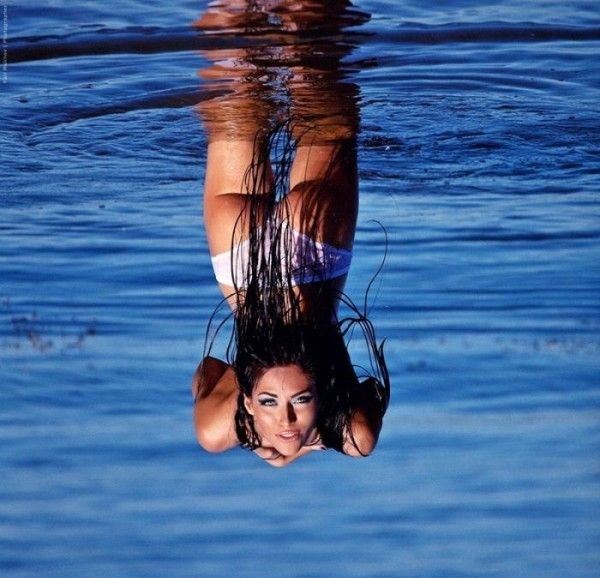 girl_under_water